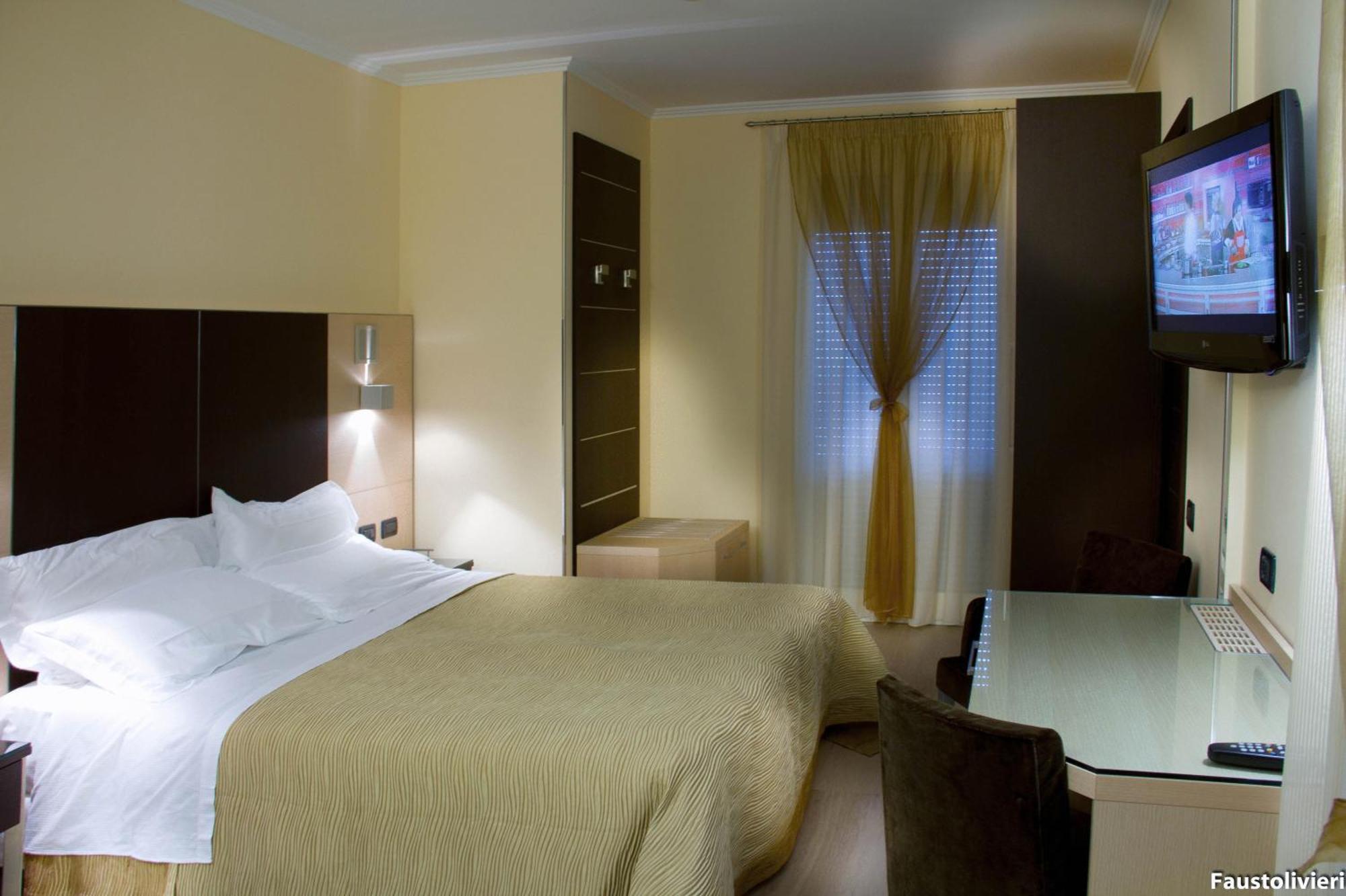Hotel Imperial Сан-Бенедетто-дель-Тронто Экстерьер фото