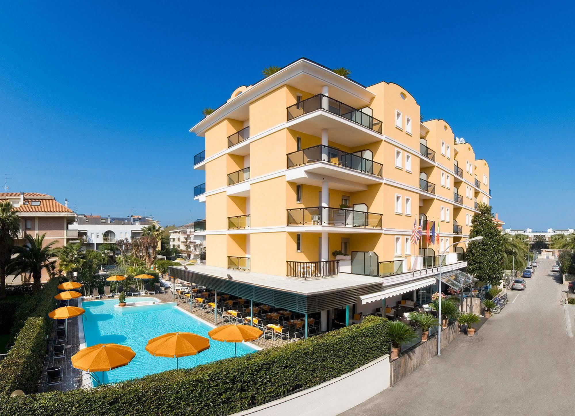 Hotel Imperial Сан-Бенедетто-дель-Тронто Экстерьер фото