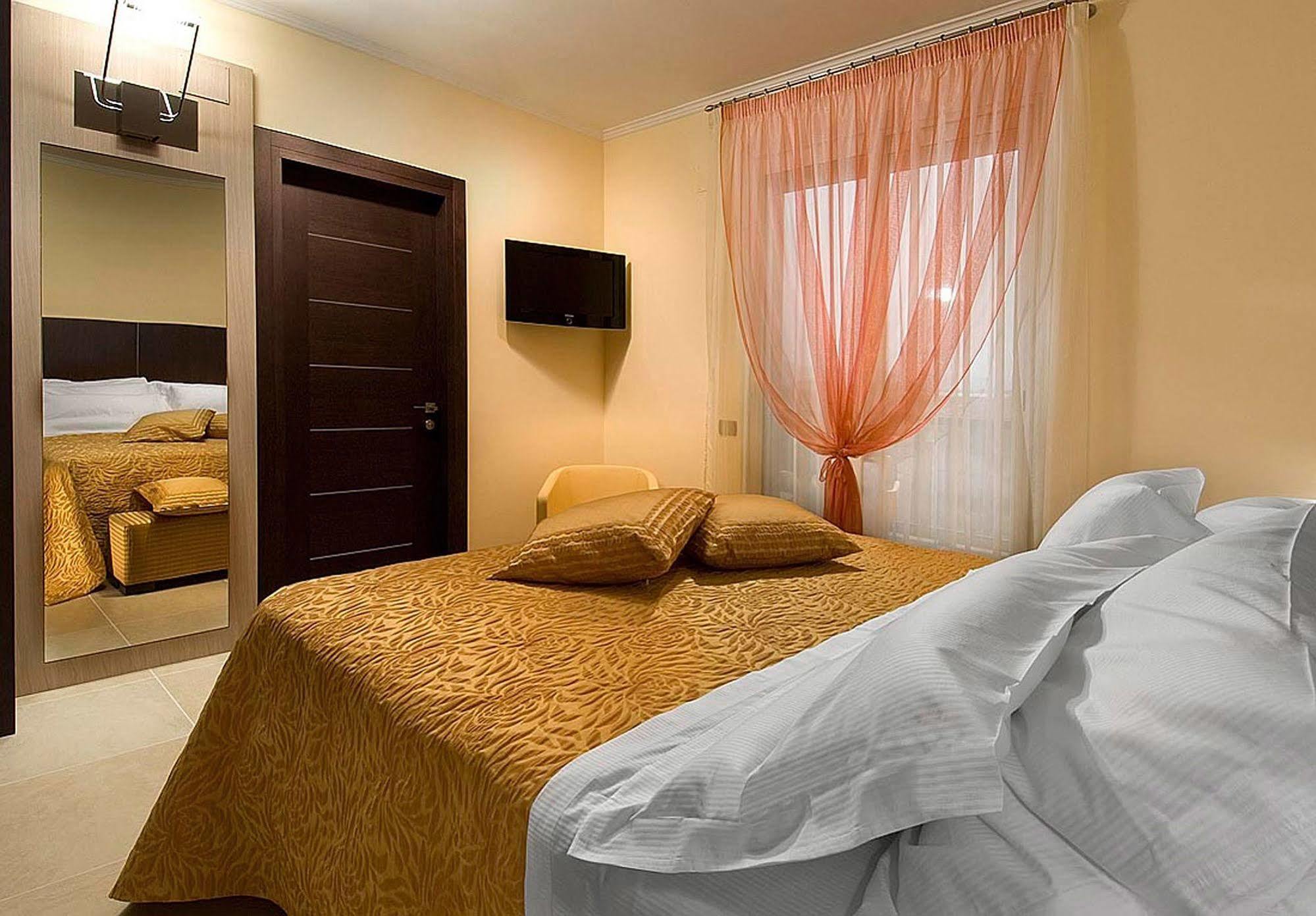 Hotel Imperial Сан-Бенедетто-дель-Тронто Экстерьер фото